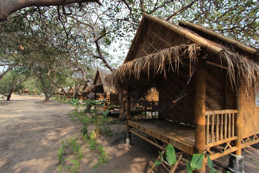 Chalee Tropicana Bungalow Koh Phayam Quarto foto